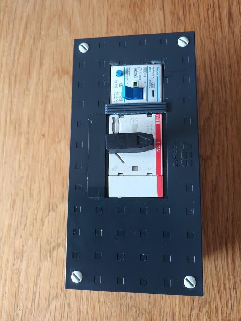 ABB Hager aardlekschakelaar en automaat in behuizing, Ophalen of Verzenden, Gebruikt, Overige typen