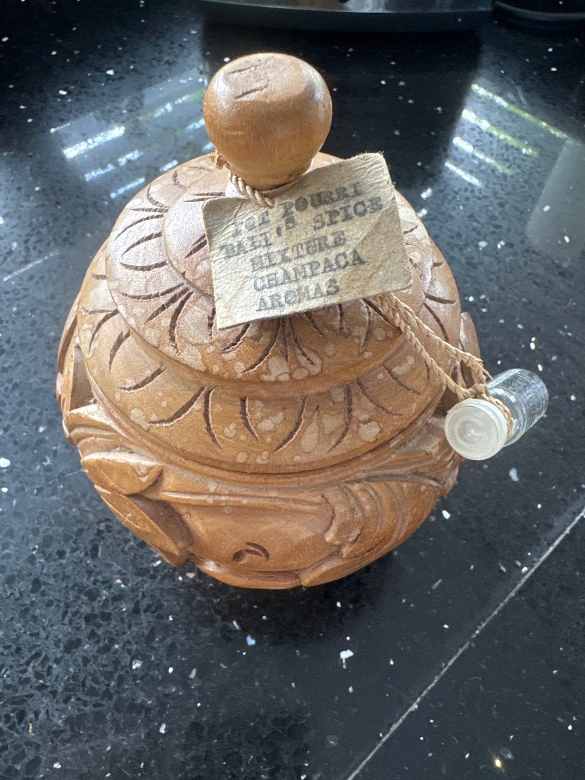 Decoratieve Houten Bali Potpourri Pot met Flesje) €10,00, Antiek en Kunst, Ophalen