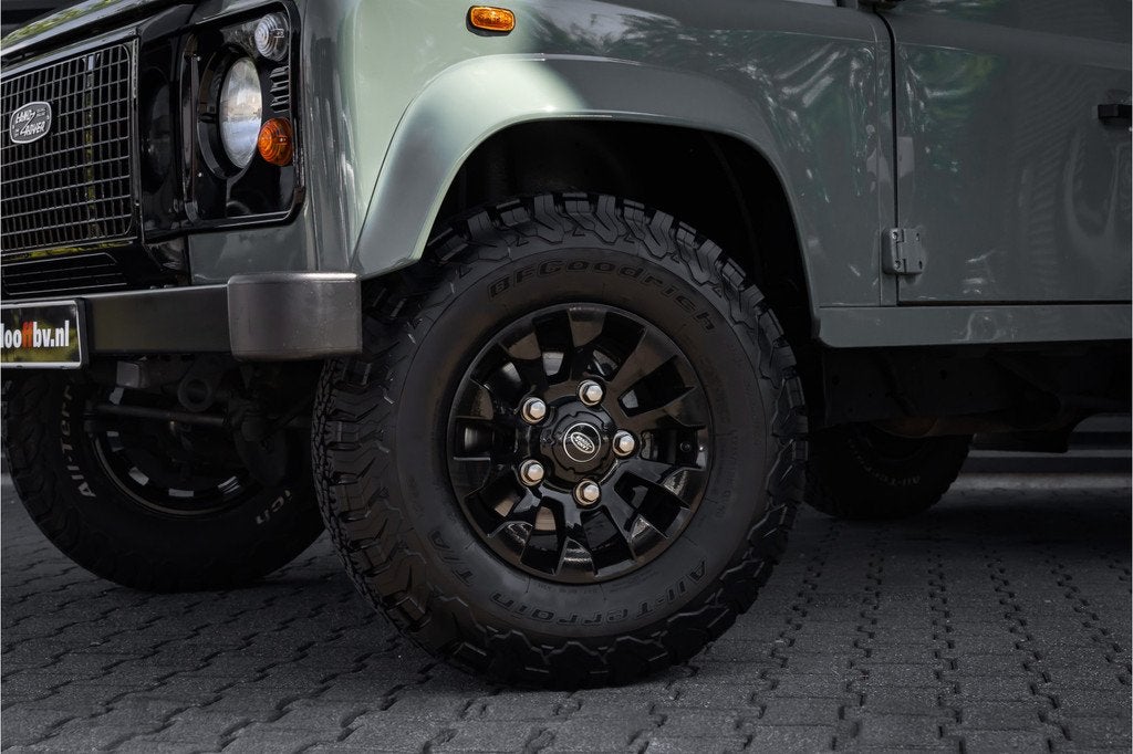 Land Rover Defender Station Wagon Automaat Keswick Green - S, Auto's, Land Rover, Automaat, Gebruikt, 4 cilinders, 1795 kg