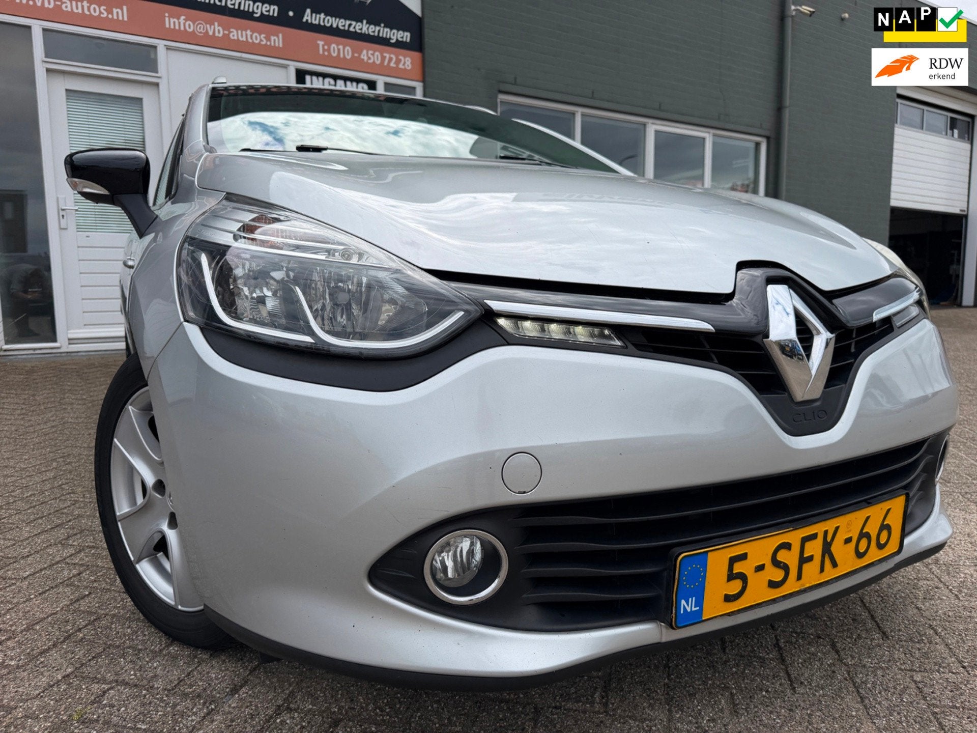 Renault Clio Estate 0.9 TCe Dynamique met trekhaak en parkee, Auto's, Renault, Voorwielaandrijving, Stof, Zwart, Electronic Stability Program (ESP)