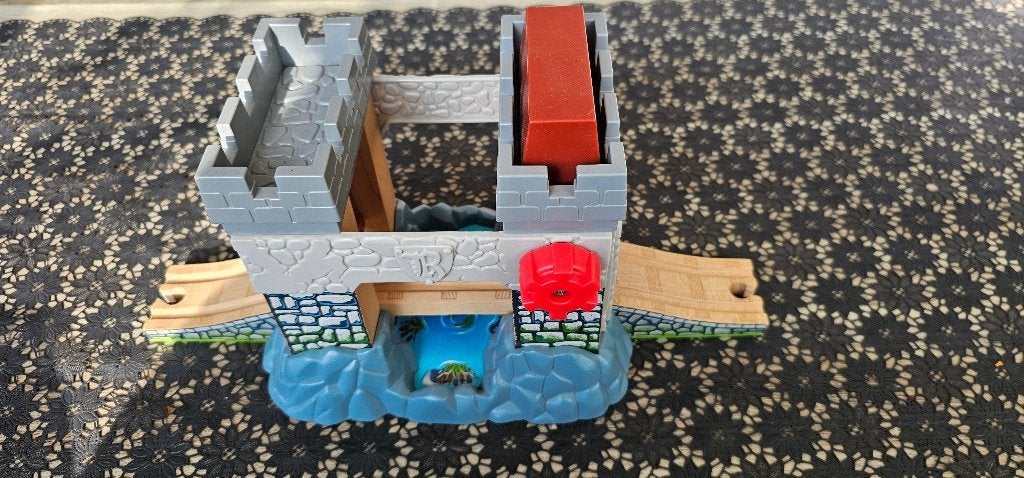 Thomas de trein Hout Kasteelbrug, Kinderen en Baby's, Speelgoed | Thomas de Trein, Ophalen of Verzenden, Zo goed als nieuw