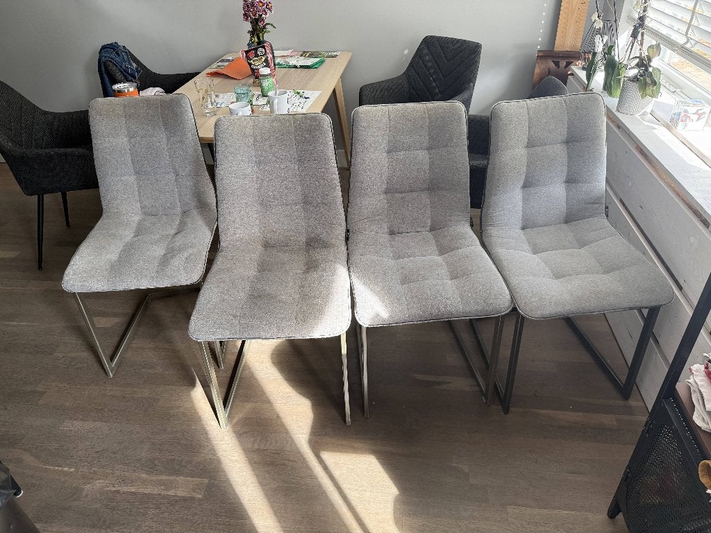 Set van 4 grijze eetkamerstoelen, Huis en Inrichting, Ophalen, Gebruikt, Metaal, Vier