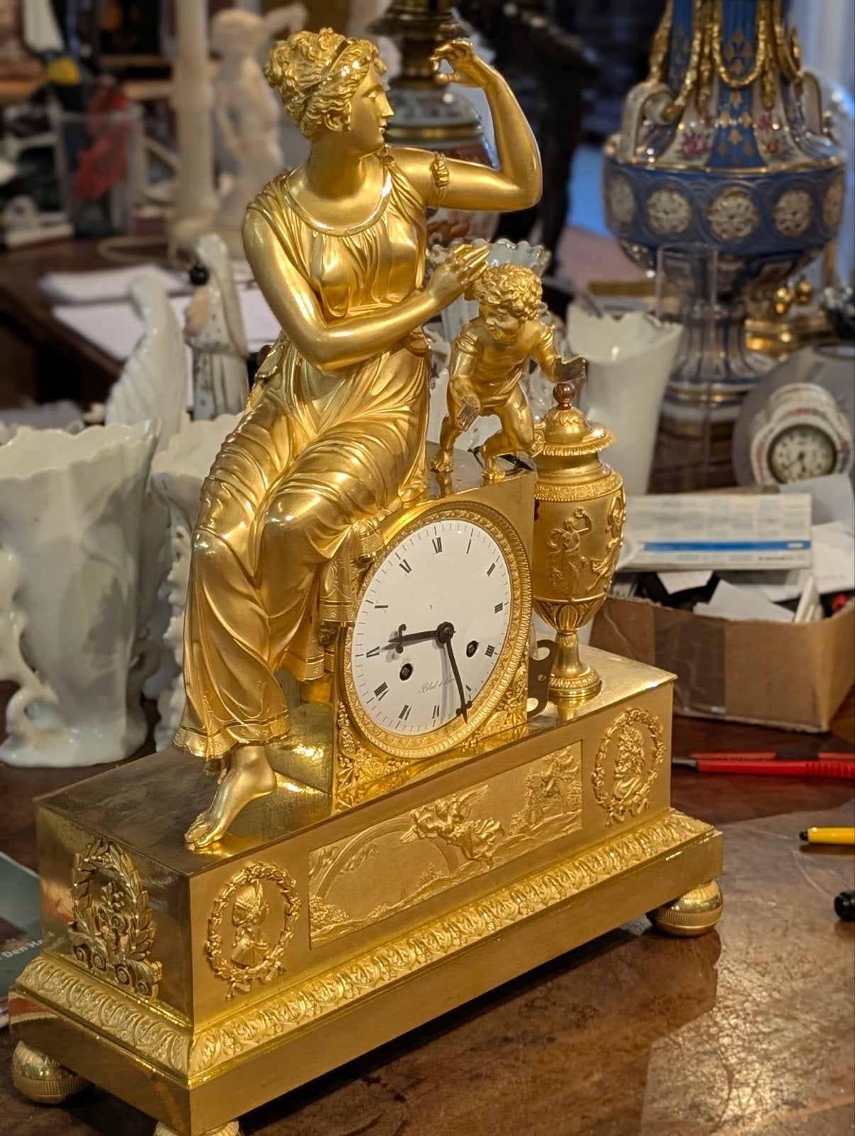 Grote antieke vuurvergulde bronzen pendule €950.  H 52. B 40, Antiek en Kunst, Antiek | Klokken, Ophalen