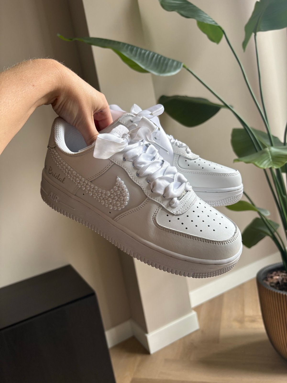 Nike Air Force 1 '07 Bridal - Custom Bruidssneakers, Ophalen, Zo goed als nieuw, Wit, Sneakers of Gympen