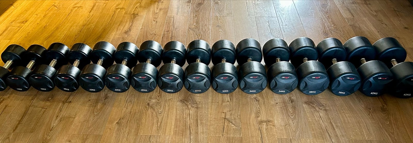 Lifemaxx Dumbbellset 14-42kg met Technogym Rack - Nieuwstaat, Ophalen, Nieuw, Armen, Halterset