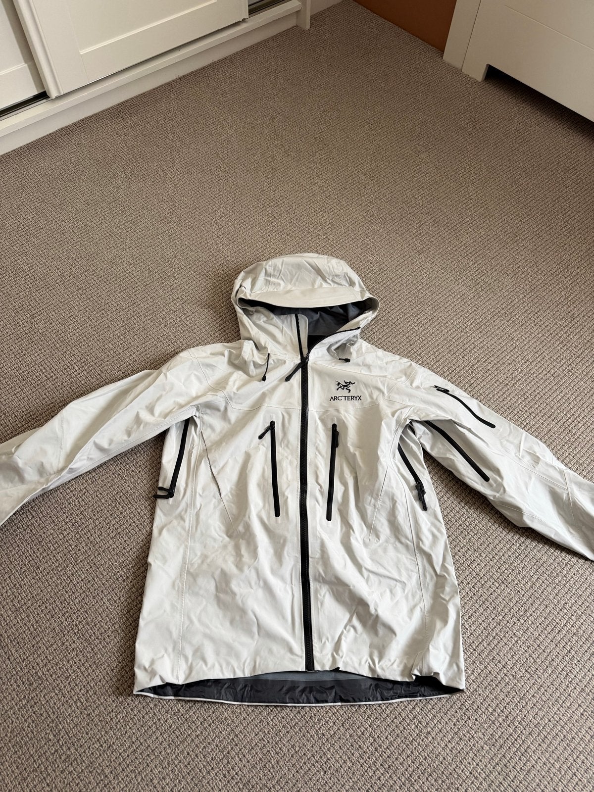 Arc'teryx alpha SV, Gore-Tex Maat M, Ophalen of Verzenden, Nieuw, Maat 48/50 (M), Wit