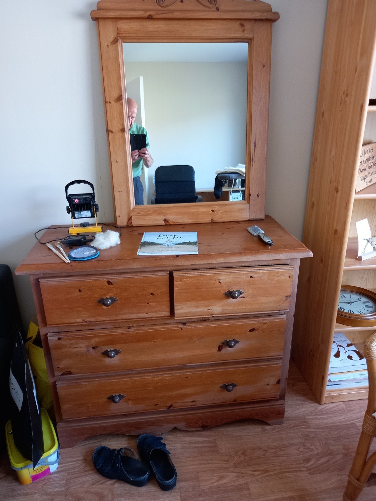 massief grenen bed met nachtkasjes en ladekast en spiegel, Ophalen, Gebruikt, Tweepersoons, 180 cm