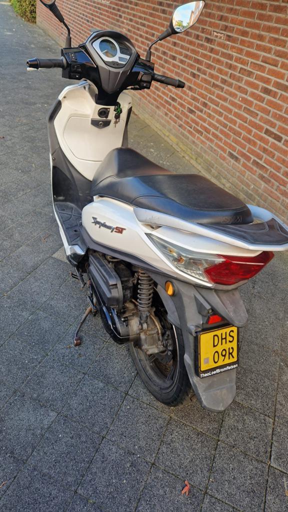 Sym scooter te koop, Fietsen en Brommers, Scooters | SYM, Zo goed als nieuw, Overige modellen, Maximaal 45 km/u, Benzine, Ophalen
