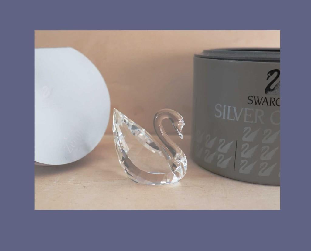 Swarovski zwaan klein met doos en certificaat, Verzamelen, Swarovski, Ophalen of Verzenden, Zo goed als nieuw, Figuurtje