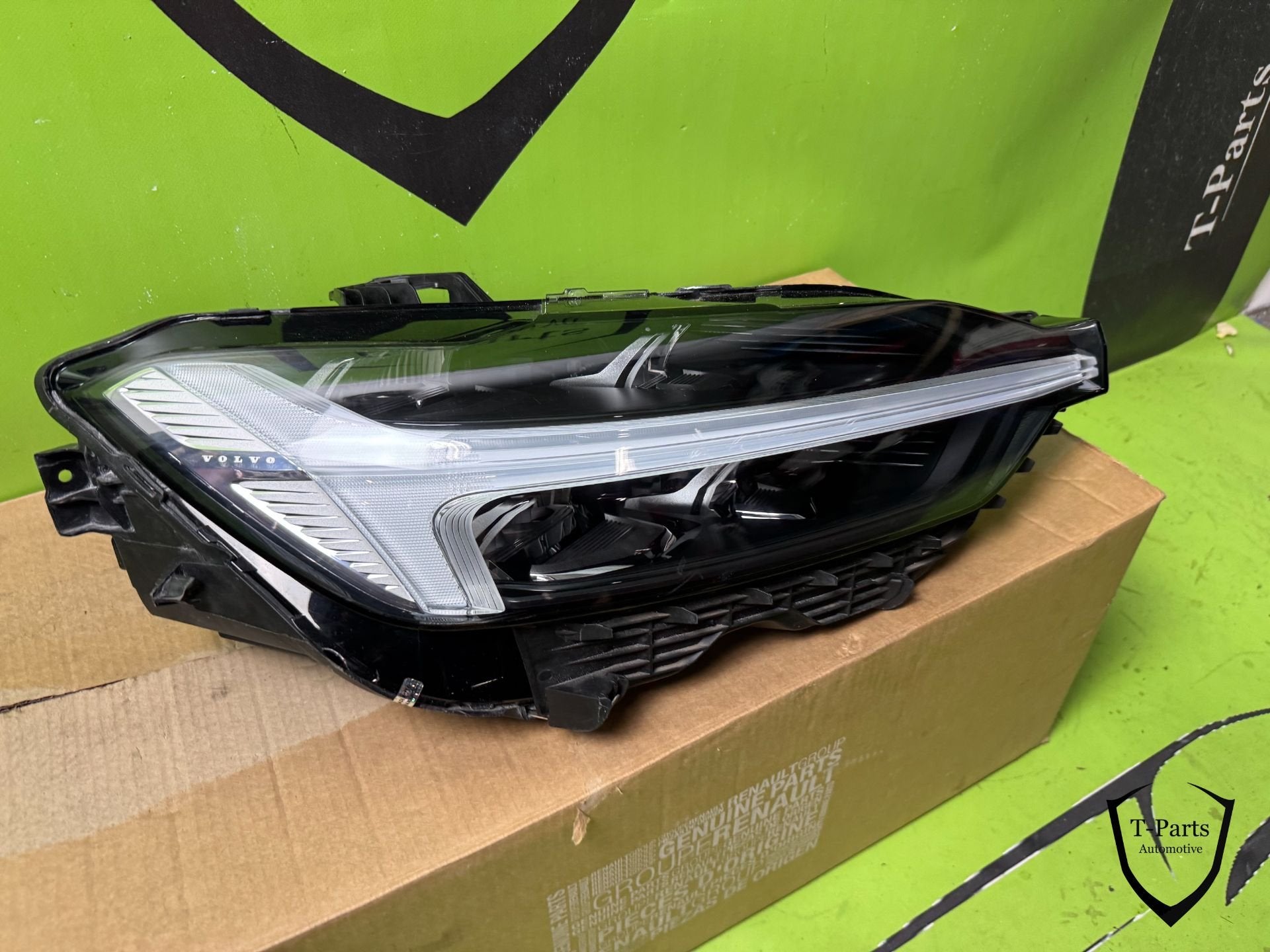 volvo XC60 koplamp rechts lamp 32404706, Gebruikt, Gunnar Engellaus vag 8
405 31  Gothenburg, SE, Info@volvocars.com, Ophalen of Verzenden