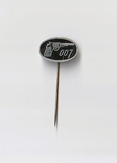 volmetaal speld 007 James Bond met pistool, Verzamelen, Ophalen of Verzenden, Overige onderwerpen, Speldje of Pin