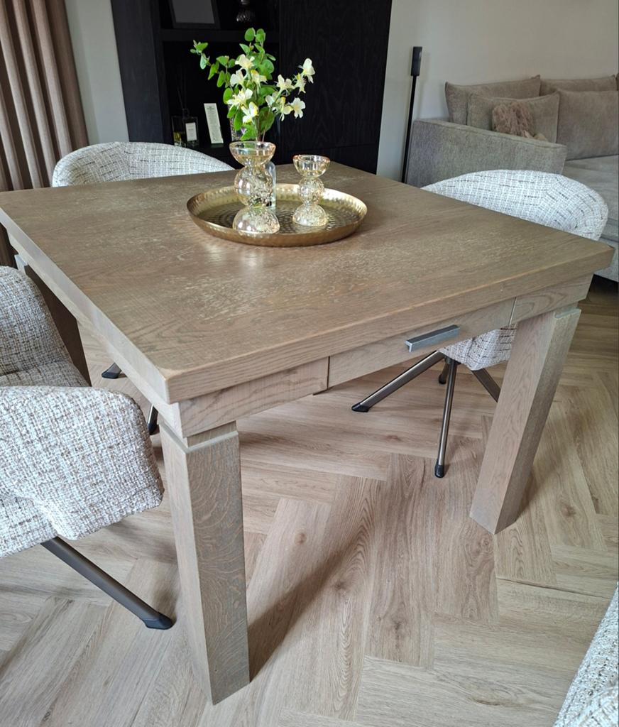 Eettafel 11 meter met lade, Ophalen, Gebruikt, Vierkant, Vier personen
