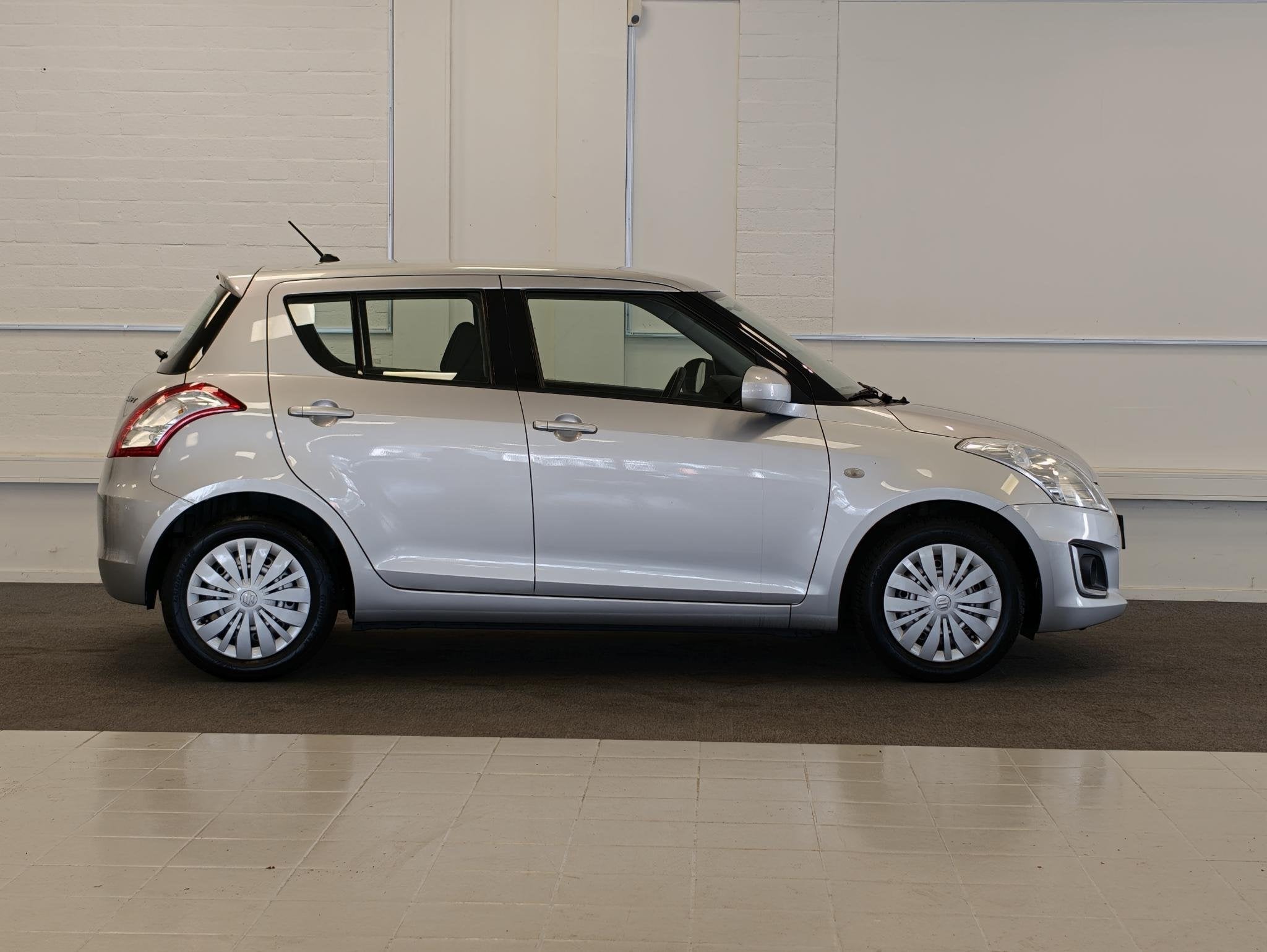 Suzuki Swift 1.2 Comfort EASSS Allseason Airco 5Pers., Euro 5, Stof, Gebruikt, 4 cilinders