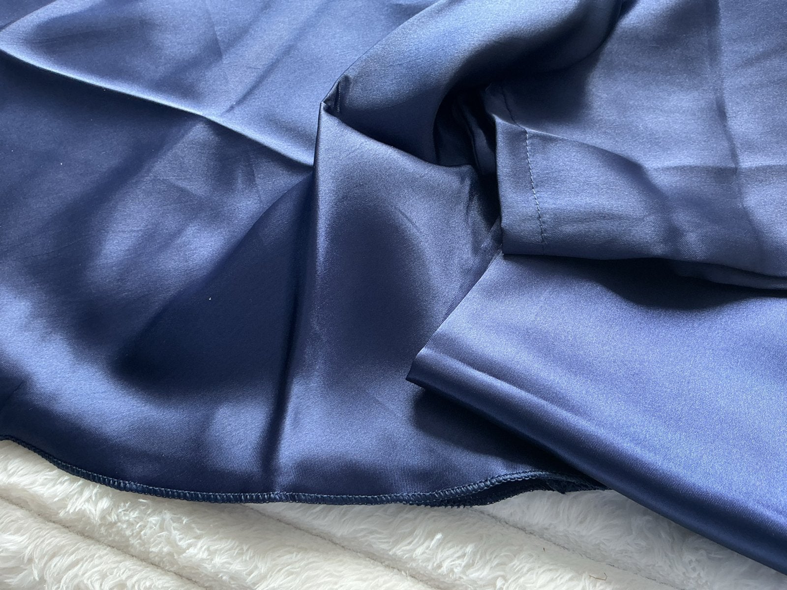 Nieuwe satijnen pyjama set - donkerblauw, Kleding | Dames, Ophalen of Verzenden, Nieuw, Maat 38/40 (M)