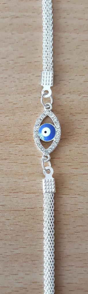 Zilverkleurig armbandje met oog - Nieuw, Overige materialen, Met bedels of kralen, Nieuw, Ophalen of Verzenden