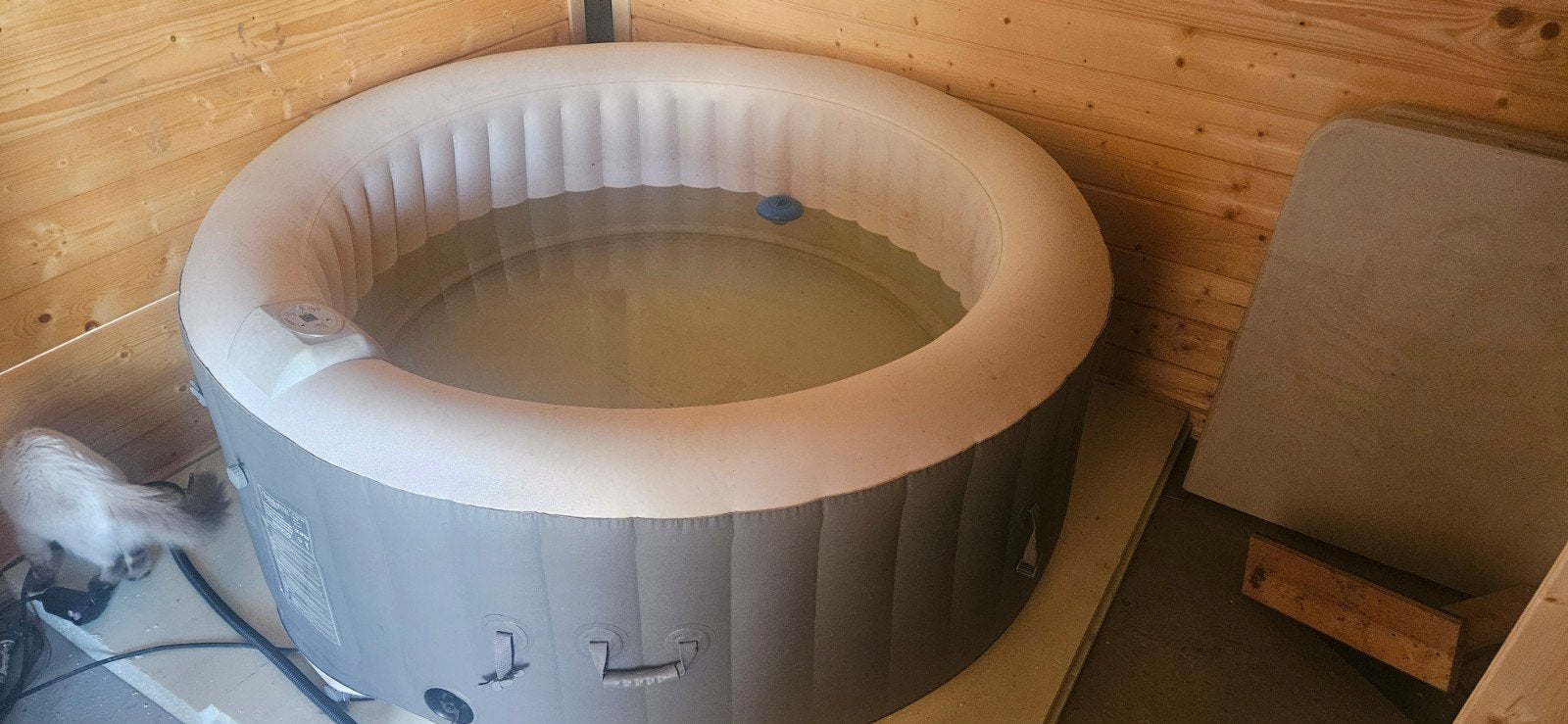 opblaasbare jaccuzi, Tuin en Terras, Bubbelbaden en Hottubs, Ophalen, Gebruikt, Filter, Opblaasbaar