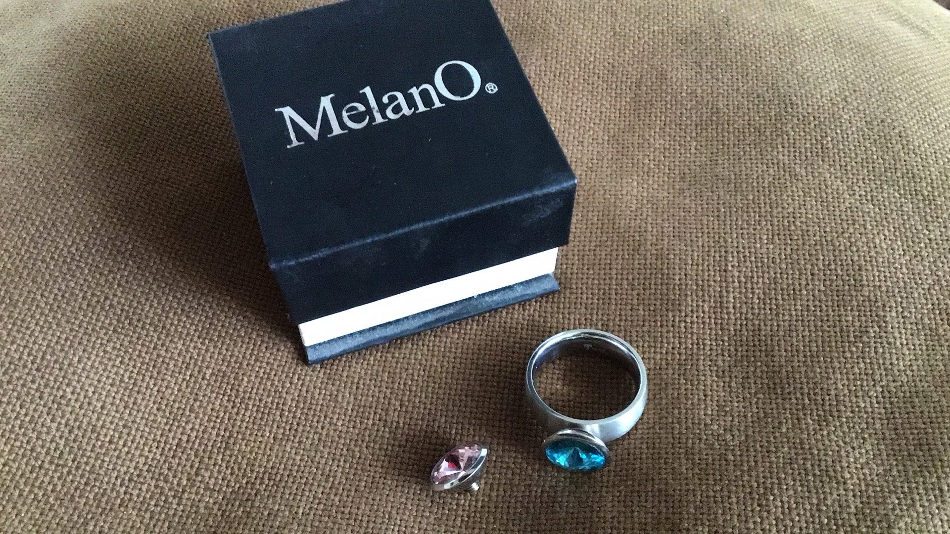 Trendy zilverkleurige  ring met 2 stenen, Ophalen of Verzenden, Zo goed als nieuw, 17 tot 18, Dame