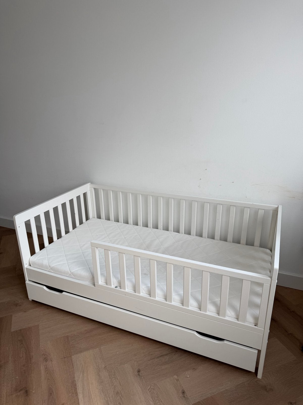 Petiteamelie PEUTERBED «PLUME» 140X70 WIT, Huis en Inrichting, Ophalen, Eenpersoons, Wit, 190 cm of minder