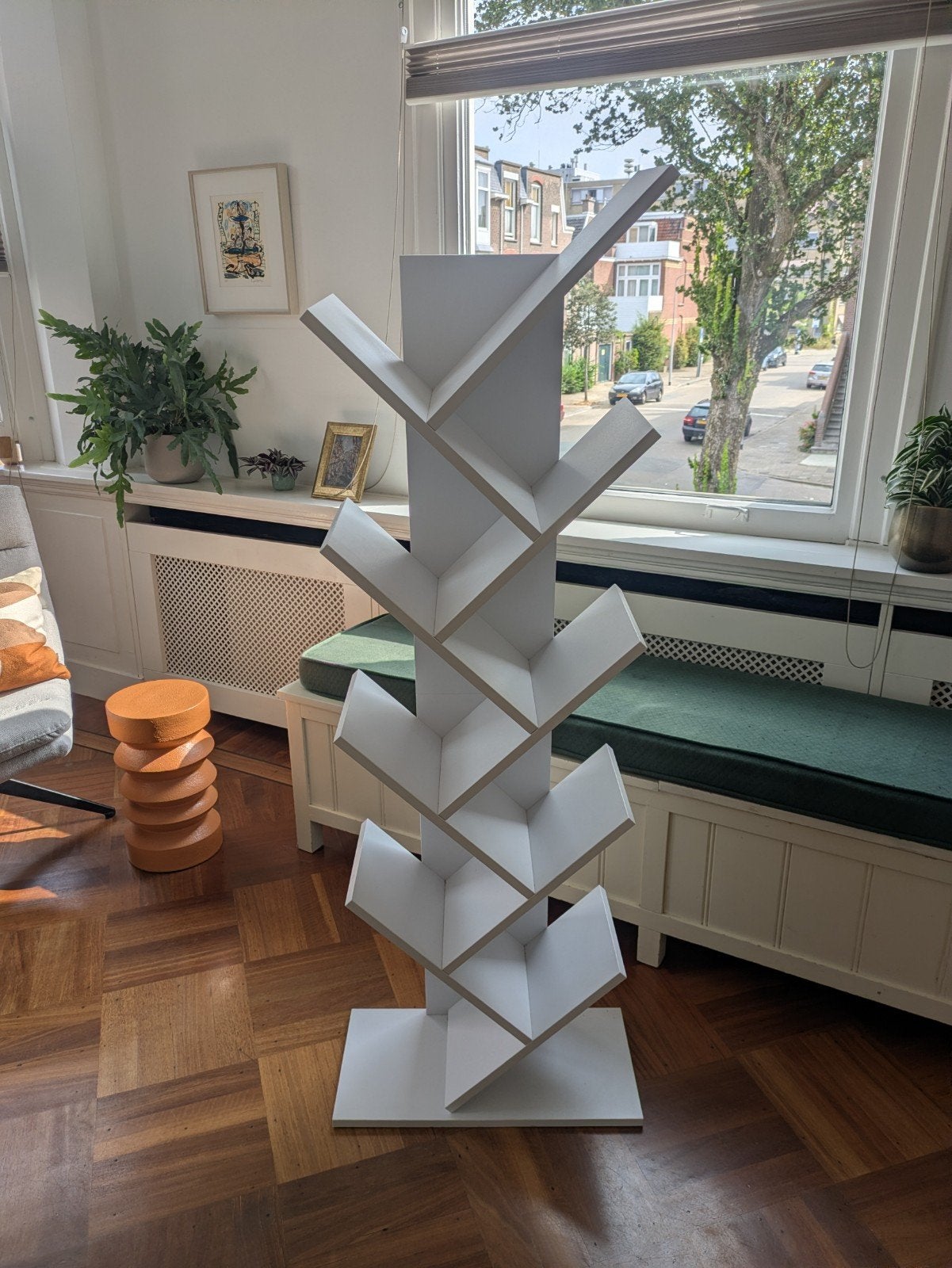 Witte Boekenkast - Modern Design (H142xB44xD24 cm), Huis en Inrichting, Ophalen, Minder dan 50 cm, Gebruikt, Modern, Speels