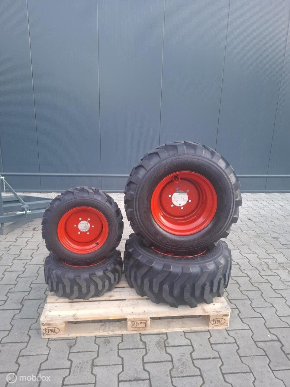 Set gebruikte industriebanden Shibaura SB25, Zakelijke goederen, Overige typen, Handelsplein, Shibaura, Info@westerveldtuinmachines.nl