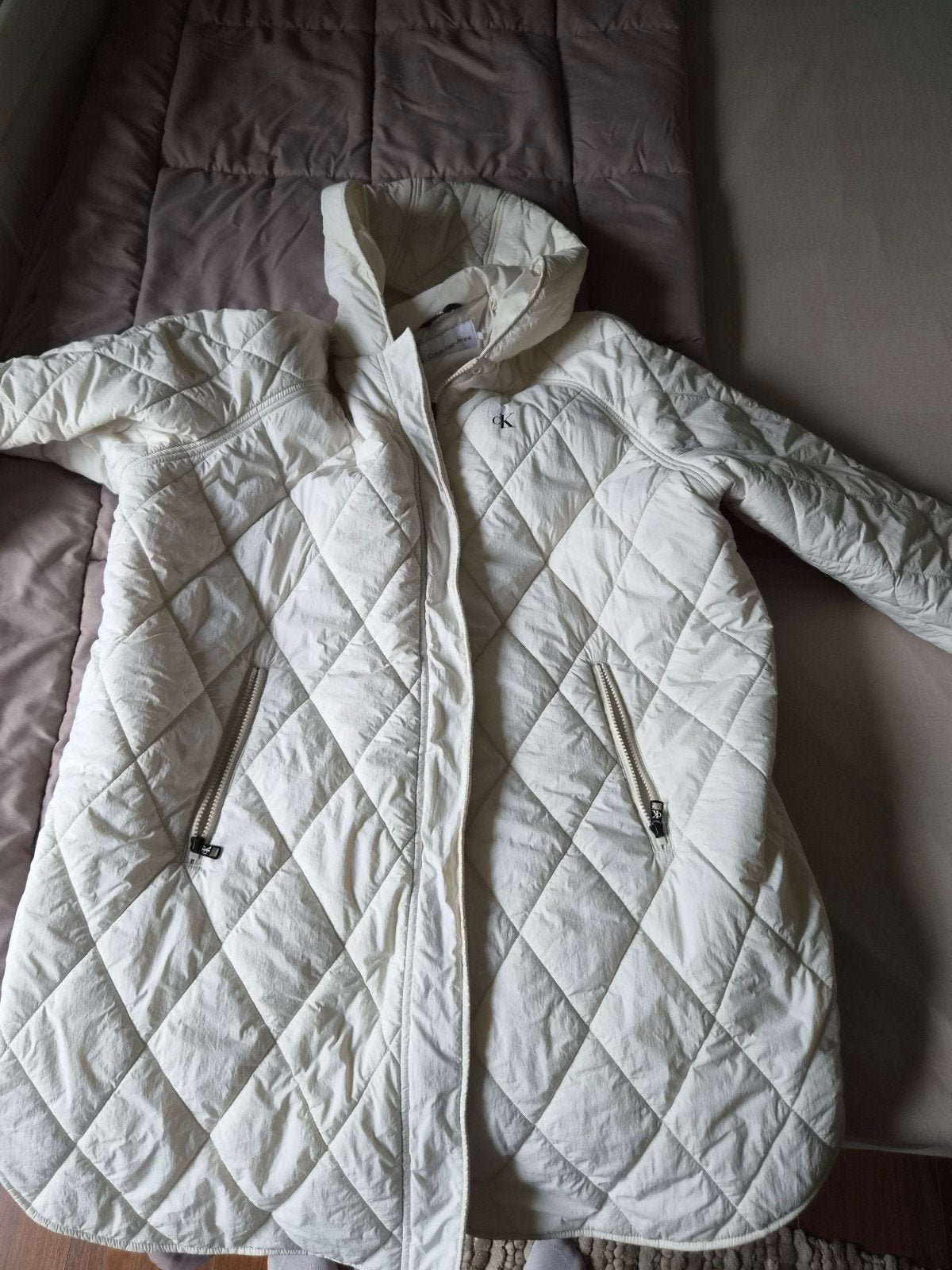Calvin Klein Jeans gewatteerde jas - Zo goed als nieuw, Beige, Maat 42/44 (L), Ophalen of Verzenden, Zo goed als nieuw