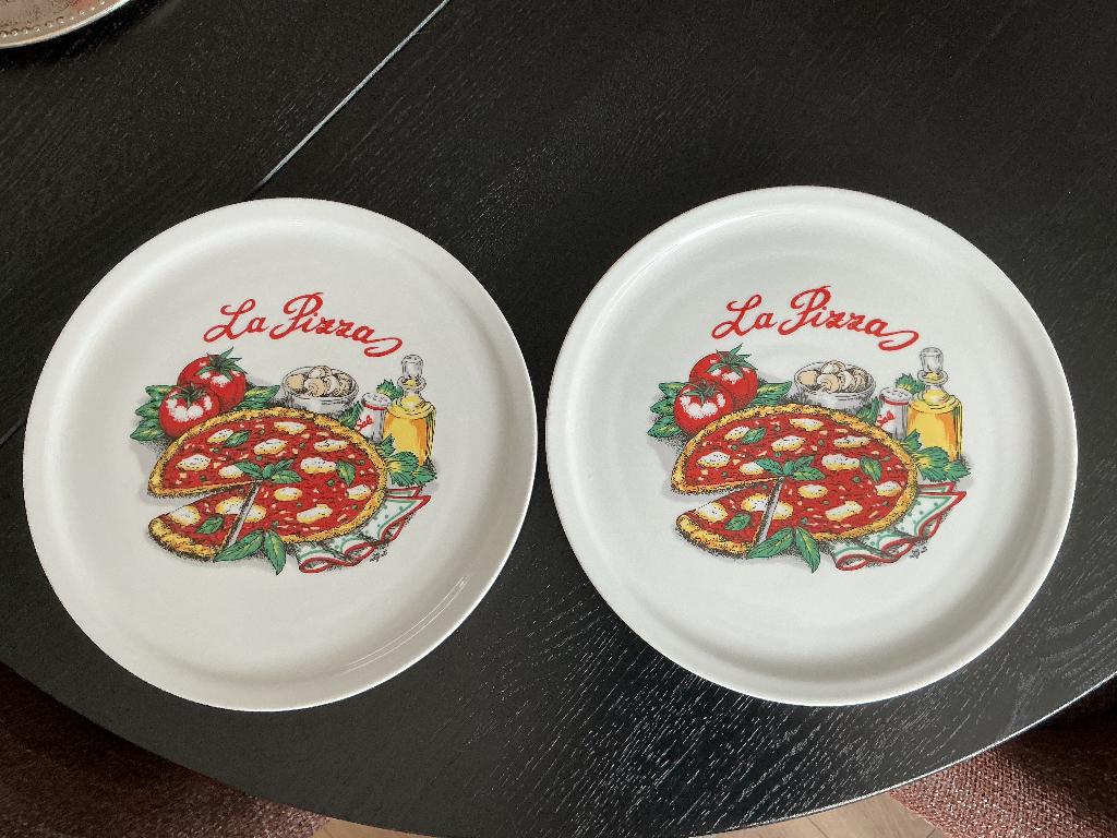 Te koop:Twee Italiaanse Pizza borden, Huis en Inrichting, Ophalen, Zo goed als nieuw, Bord(en), Overige stijlen
