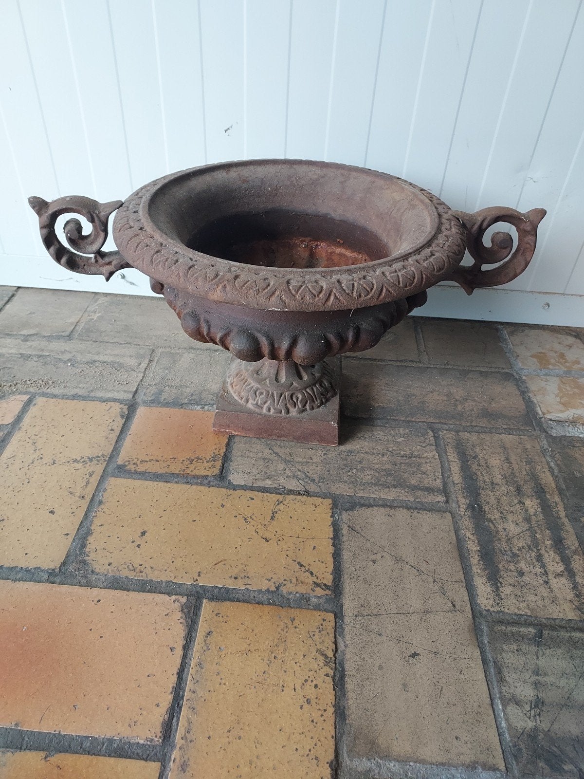 Antieke gietijzeren plantenbak / urn - diameter 31 cm, Ophalen of Verzenden