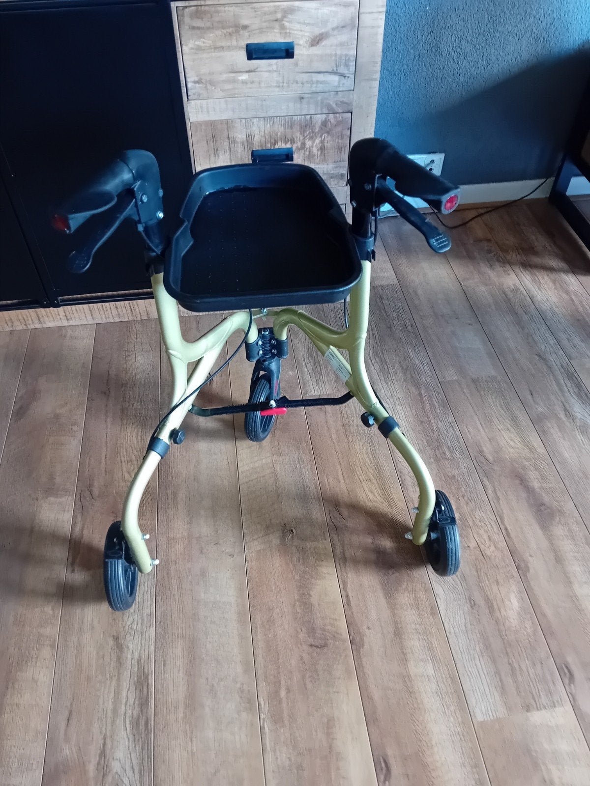 Tripod rollator champagne, Diversen, Ophalen, Opvouwbaar, Gebruikt