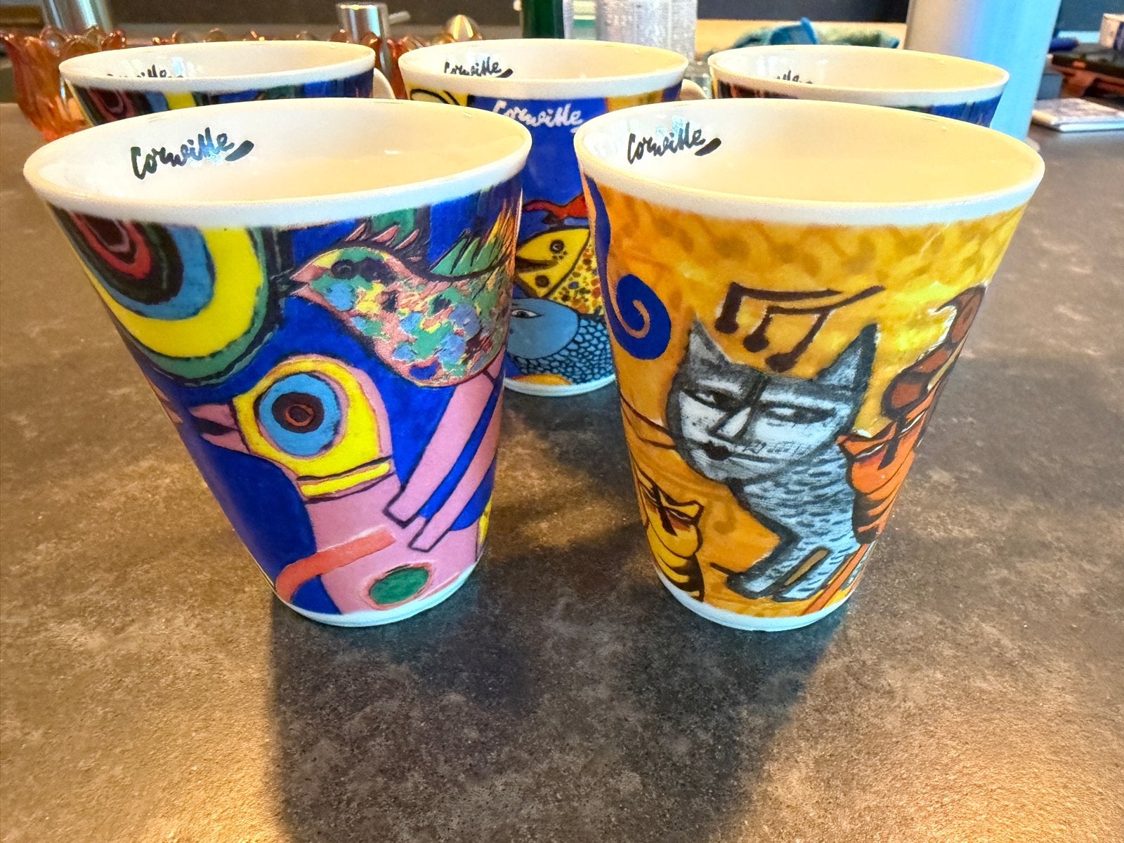 Corneille servies: 5 mokken en 2 schoteltjes, Overige merken, Keramiek, Ophalen of Verzenden, Zo goed als nieuw