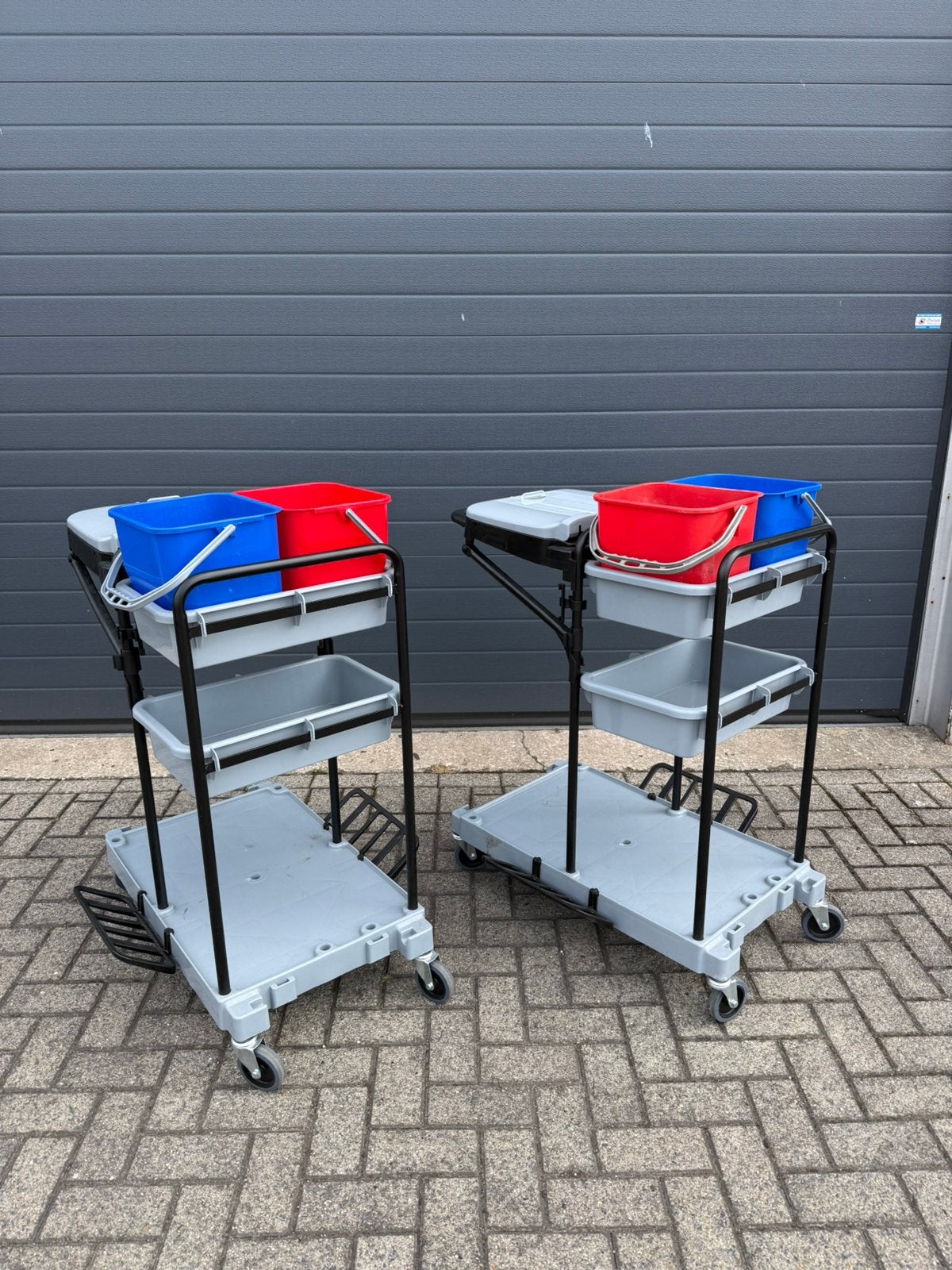 Werkwagen, schoonmaakkar. 2 stuks, Ophalen, Zo goed als nieuw
