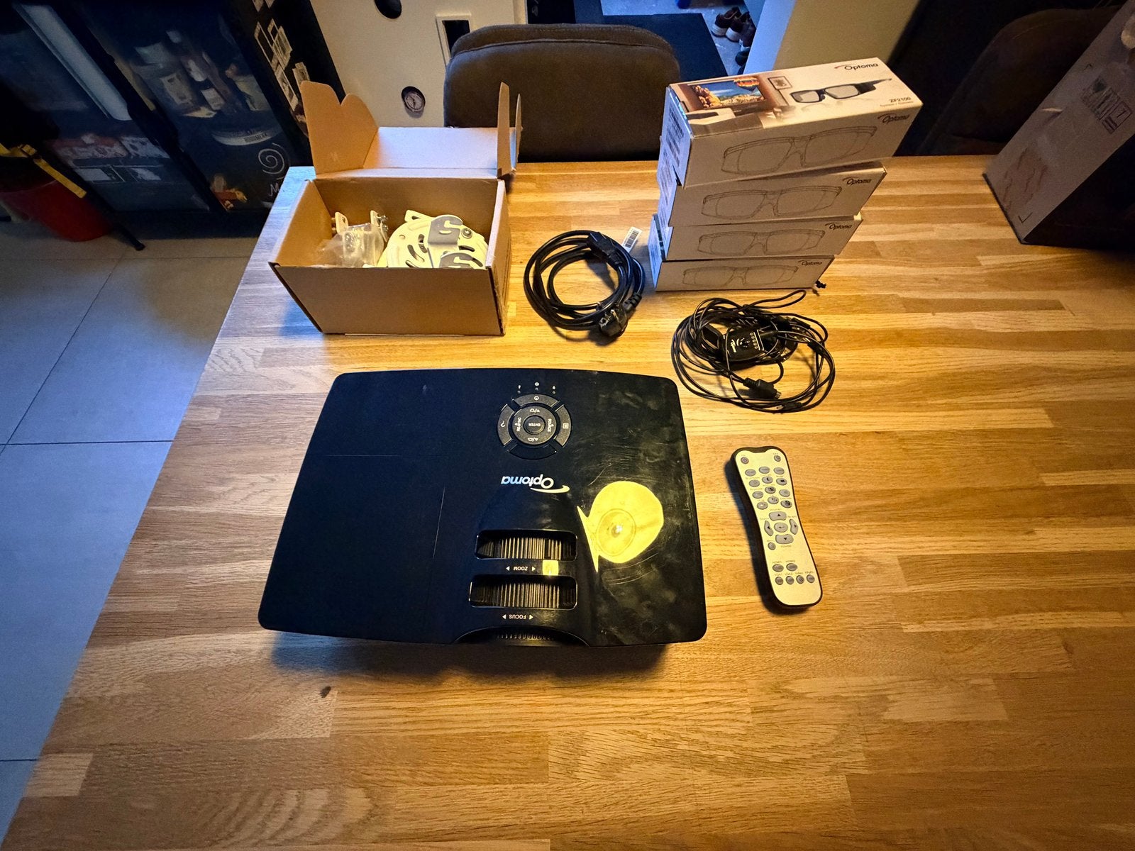Optoma HD141X Full HD Beamer Set + 4 3D Bril 824 uren, Ophalen, Zo goed als nieuw