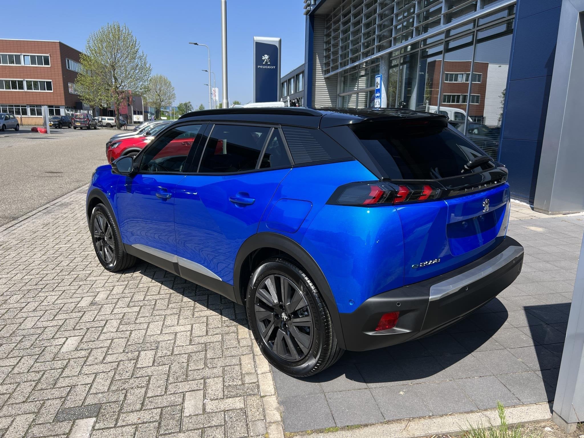 Peugeot e-2008 EV GT 50 kWh Climate Control | Voorstoelen Ve, 136 pk, Leder en Stof, Origineel Nederlands, SUV of Terreinwagen