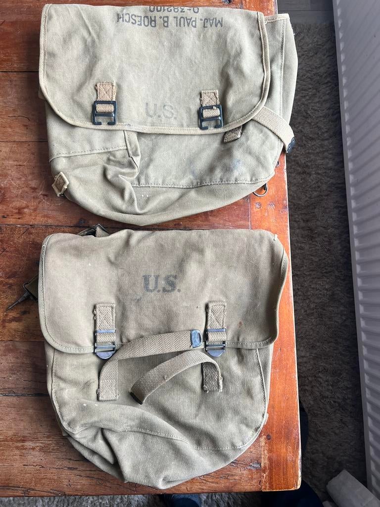 WO2 Amerikaans set Musette Bag British made op naam Roesch, Amerika, Verzenden, Embleem of Badge