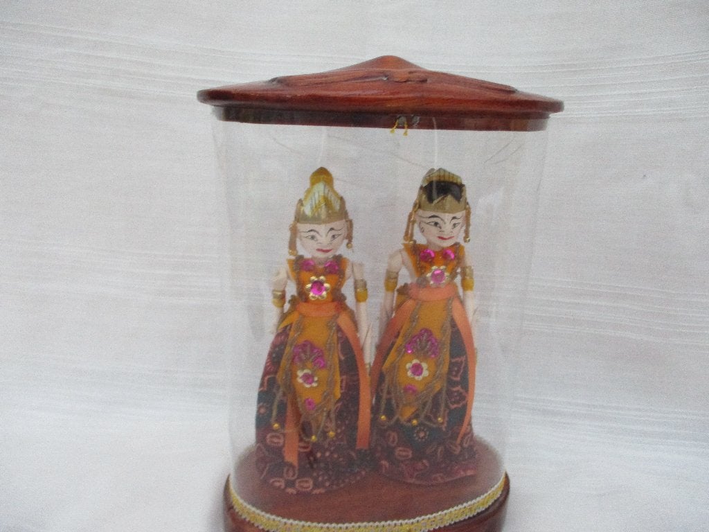Indo Wayang/Golekpopjes in vitrine,v.a 30,00e, Ophalen of Verzenden, Pop/figuur, Overige materialen, Handgemaakt