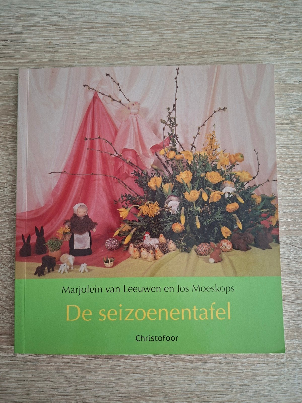 De Seizoenentafel - Knutselboek voor alle seizoenen, Marjolein van Leeuwen en Jos Moeskops, Ophalen of Verzenden, Zo goed als nieuw