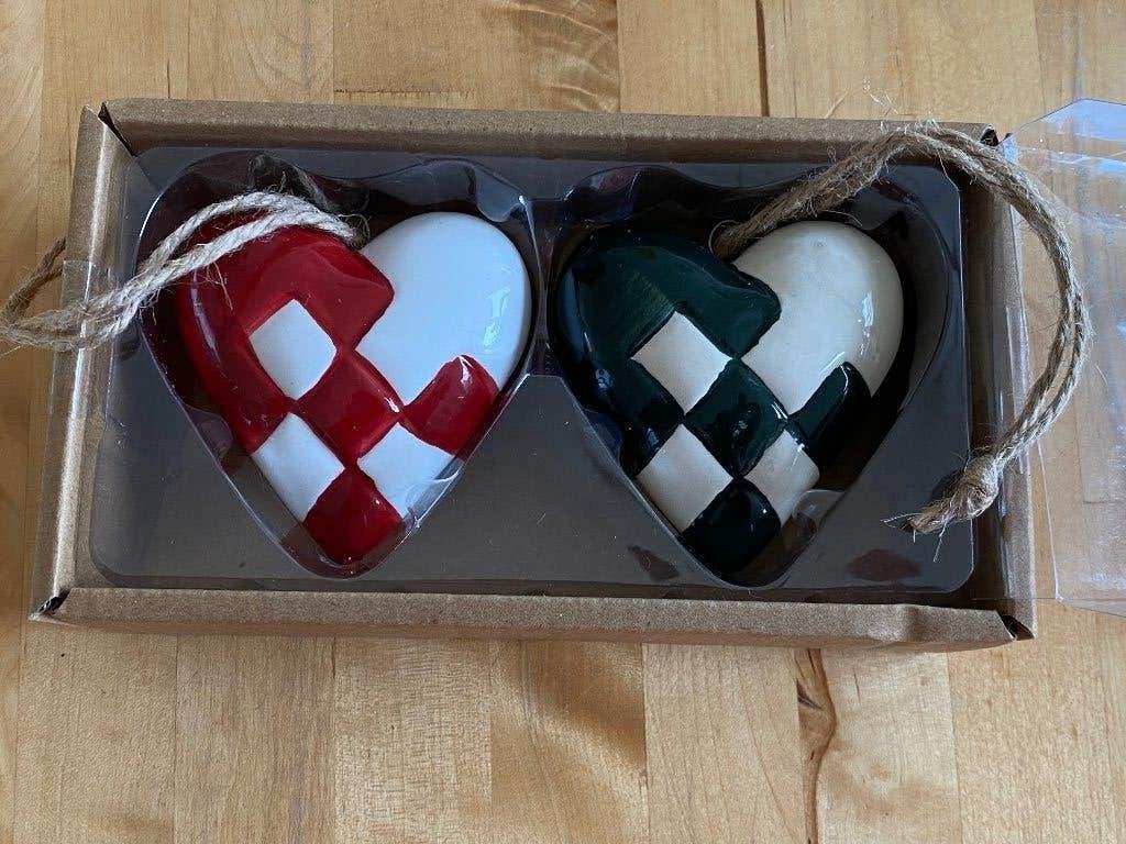 Kerst 2 x Zweeds Hart ornament aardewerk 3D zgan Rood Groen, Ophalen of Verzenden, Zo goed als nieuw