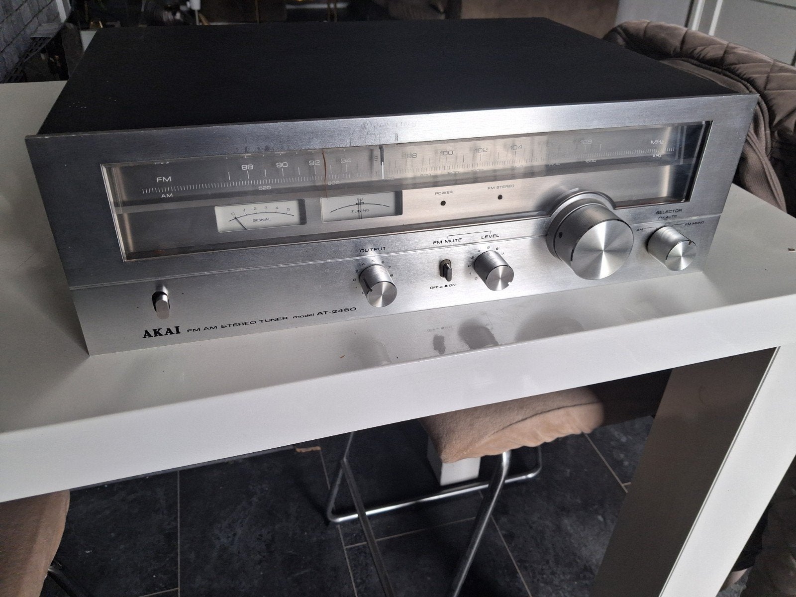 Akai AT-2450 Vintage Tuner - Klassieke Radio Ontvanger, Ophalen of Verzenden, Gebruikt, Analoog