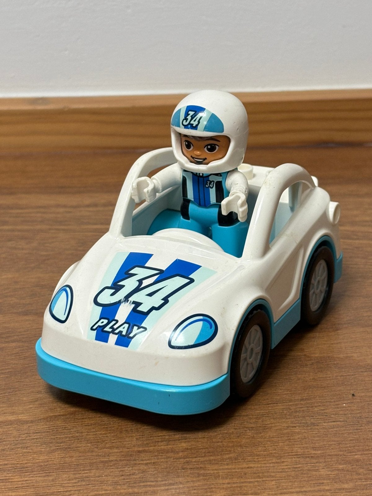 Duplo blauw witte  race auto met coureur, Ophalen of Verzenden, Zo goed als nieuw, Duplo