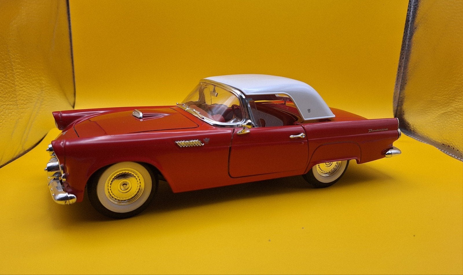 Revell 1:18 '55 T-Bird - Rode Thunderbird Diecast Model, Ophalen of Verzenden, Zo goed als nieuw, Auto, Revell