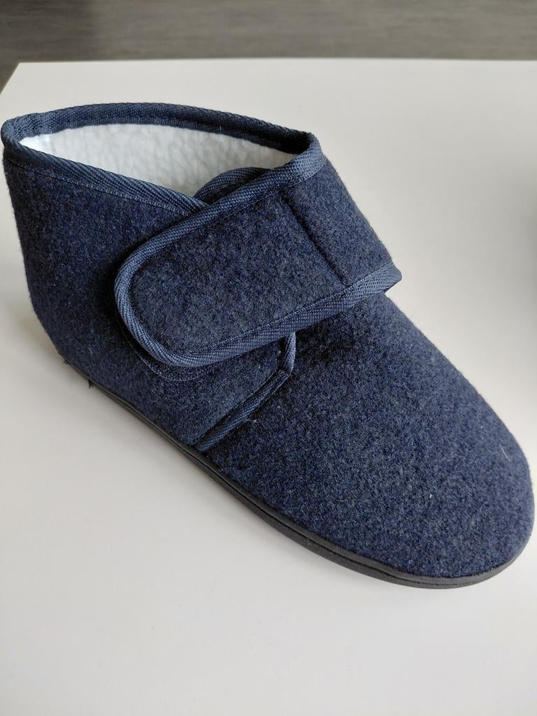 Nieuwe heren pantoffels met klittenband - Maat 44, Kleding | Heren, Schoenen, Ophalen of Verzenden, Nieuw, Pantoffels of Sloffen