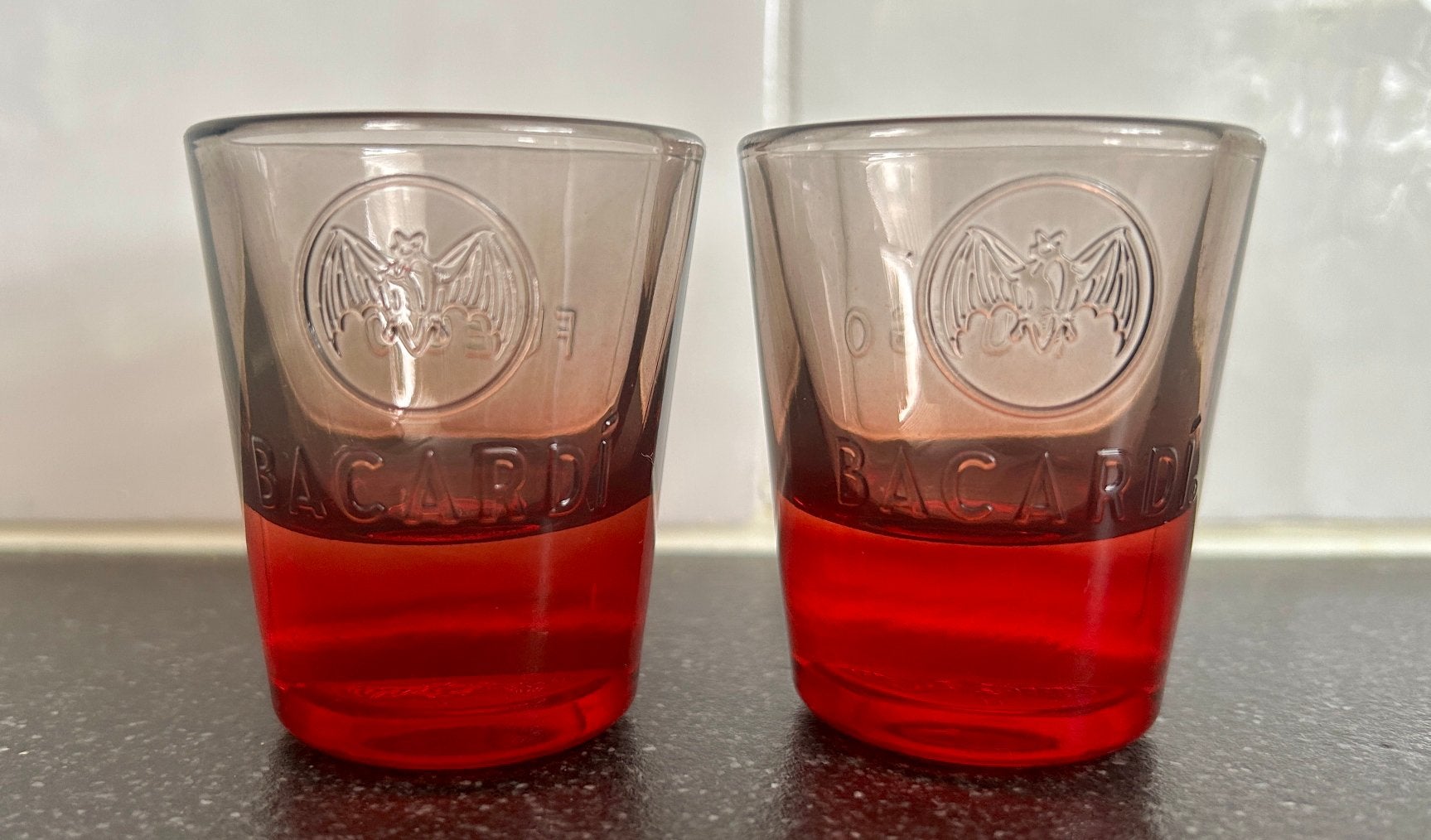 Twee Bacardi Carta Fuego rode shotglazen / glaasjes, Ophalen of Verzenden, Zo goed als nieuw, Borrel- of Shotglas