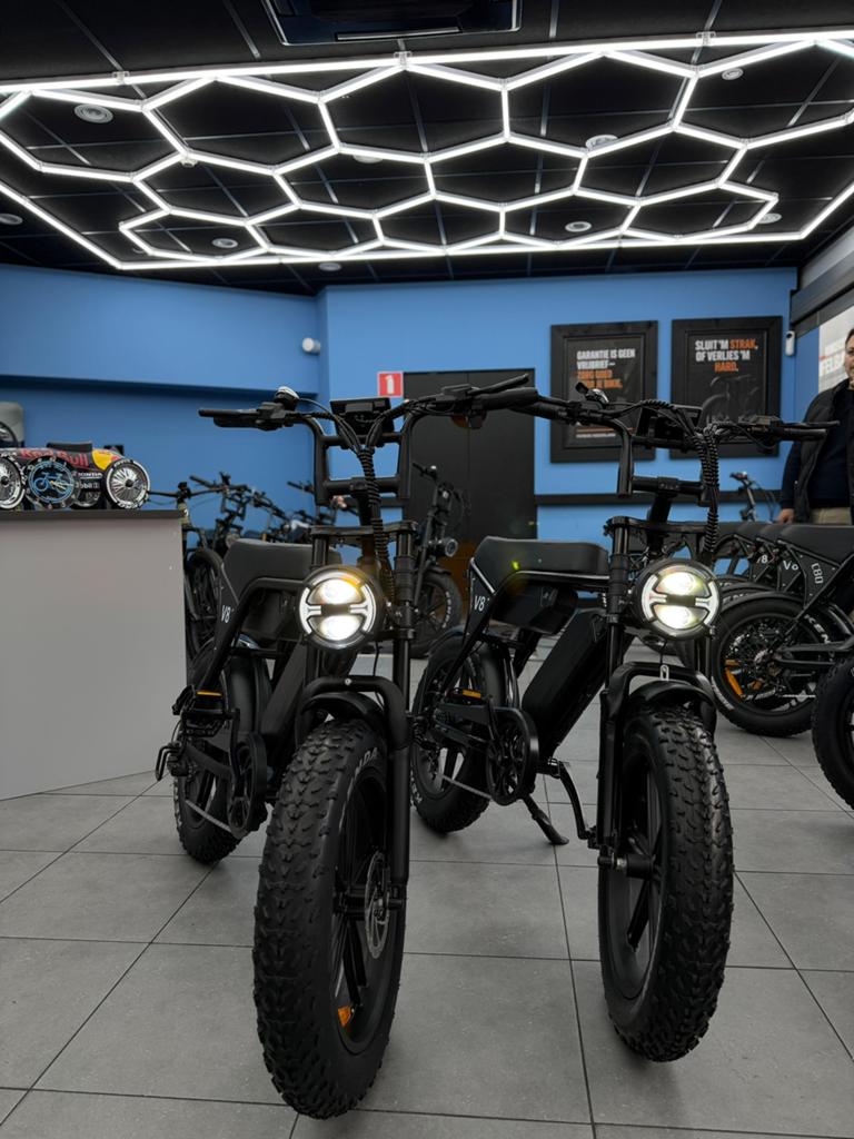 NIEUW Ouxi V8 fatbike all black / Ouxi V8 Max factuur 2026, Lisse, Ouxi, Leiden, Nieuw