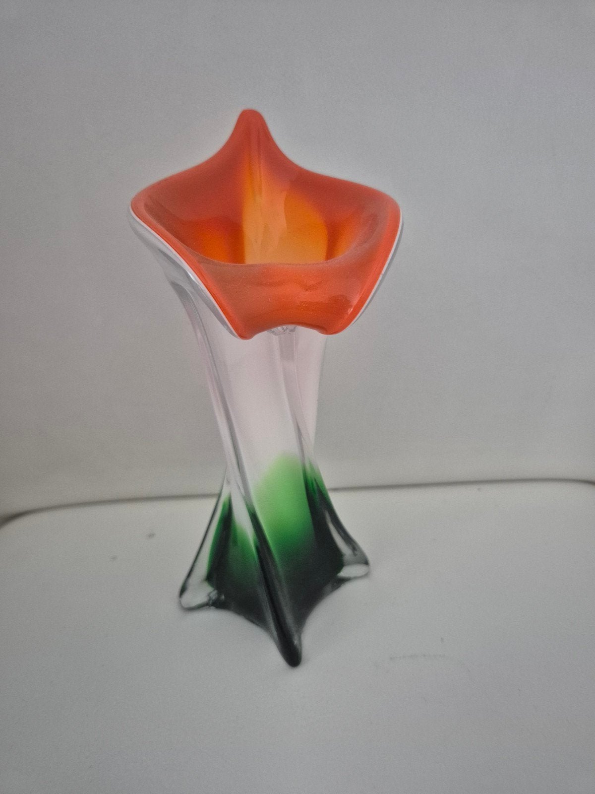 Decoratieve glazen vaas in oranje, wit en groen, Ophalen of Verzenden
