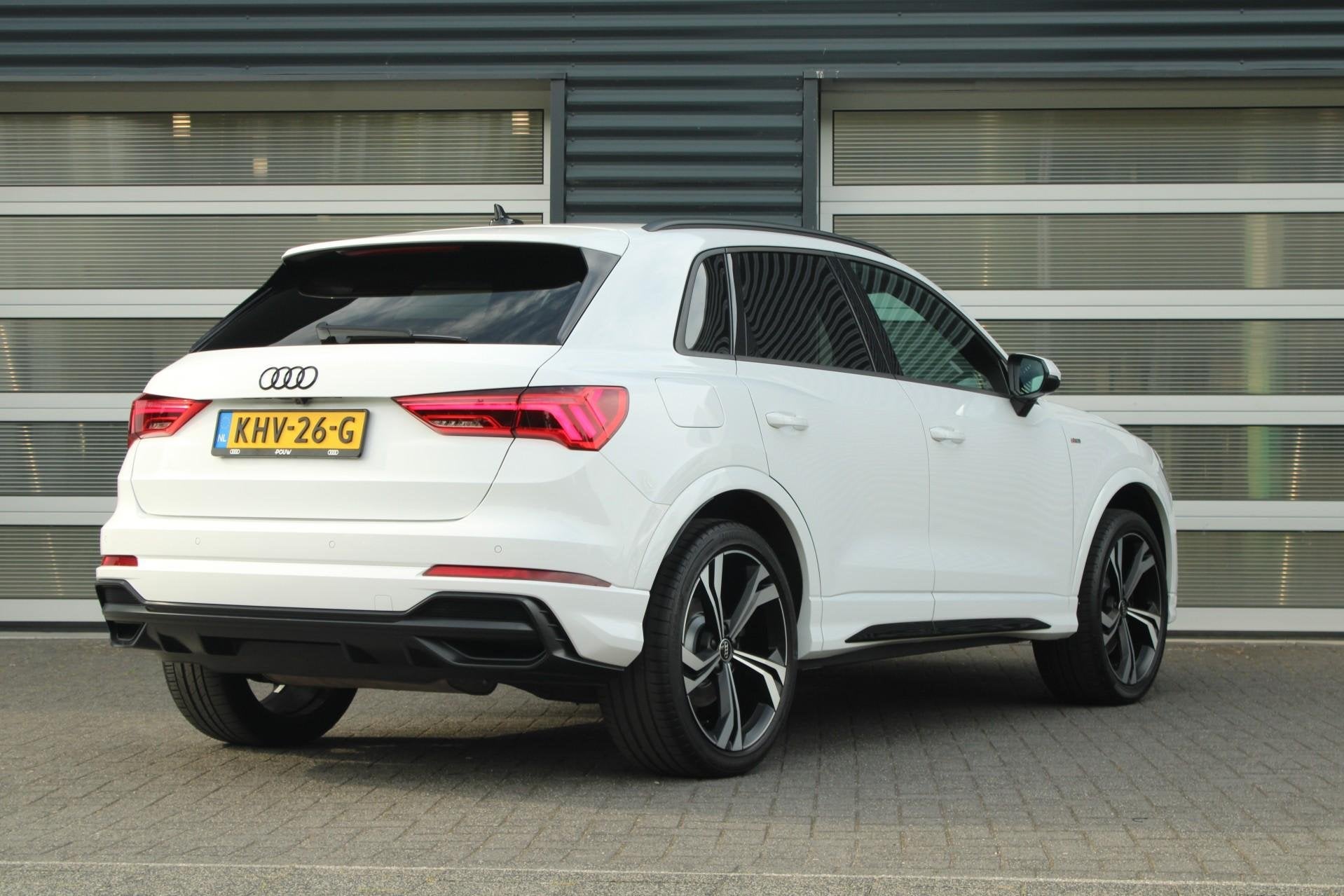 Audi Q3 45 TFSIe 245pk S edition | Elektr. Voorstoelen | Pan, Auto's, 12 maanden, Gebruikt, Leder en Stof, Wit