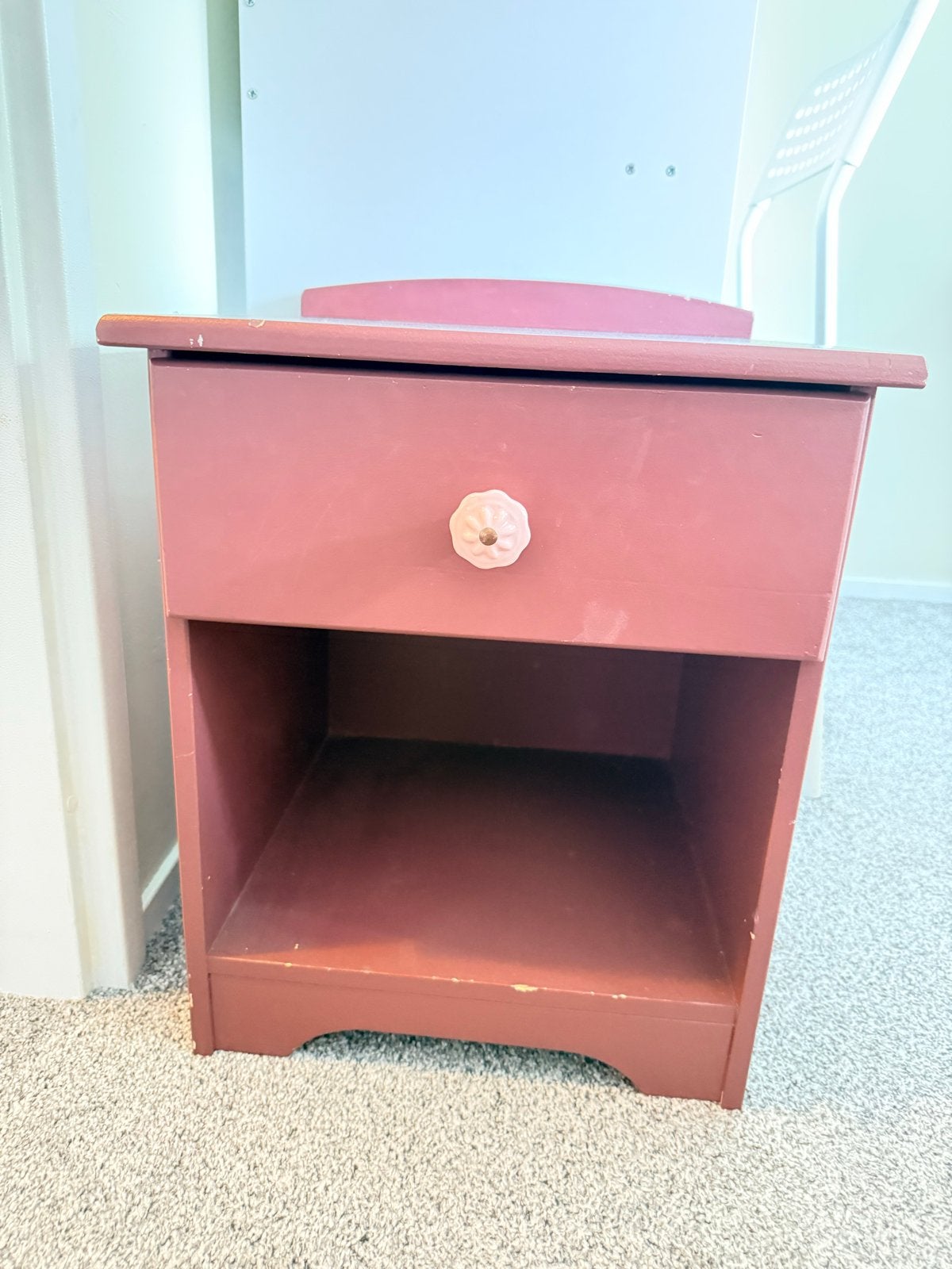 Nachtkastje/bijzettafel met lade - burgundy, Huis en Inrichting, Ophalen, Gebruikt, 55 tot 70 cm, 45 tot 65 cm