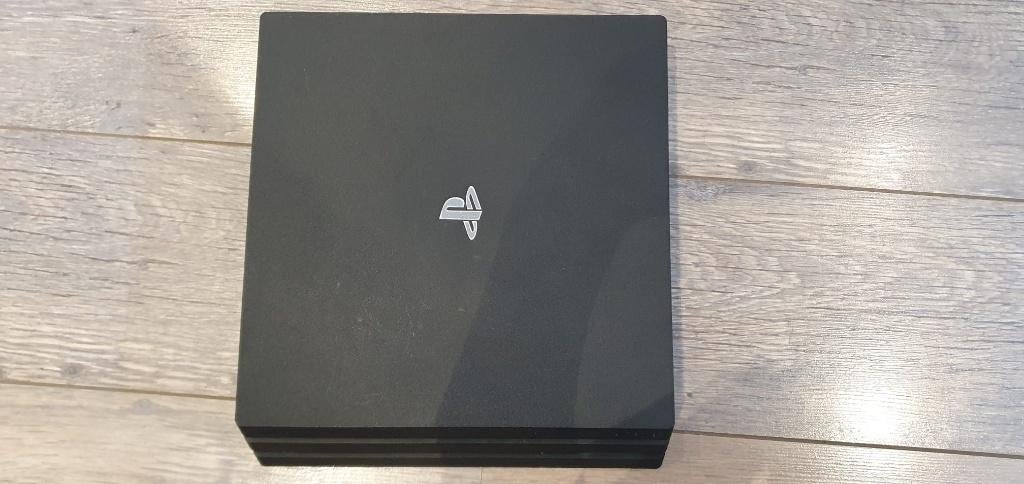 Playstation 4 Pro, 2 TB SSD, 2 controllers, dock en Fifa 17, Spelcomputers en Games, Spelcomputers | Sony PlayStation 4, Ophalen