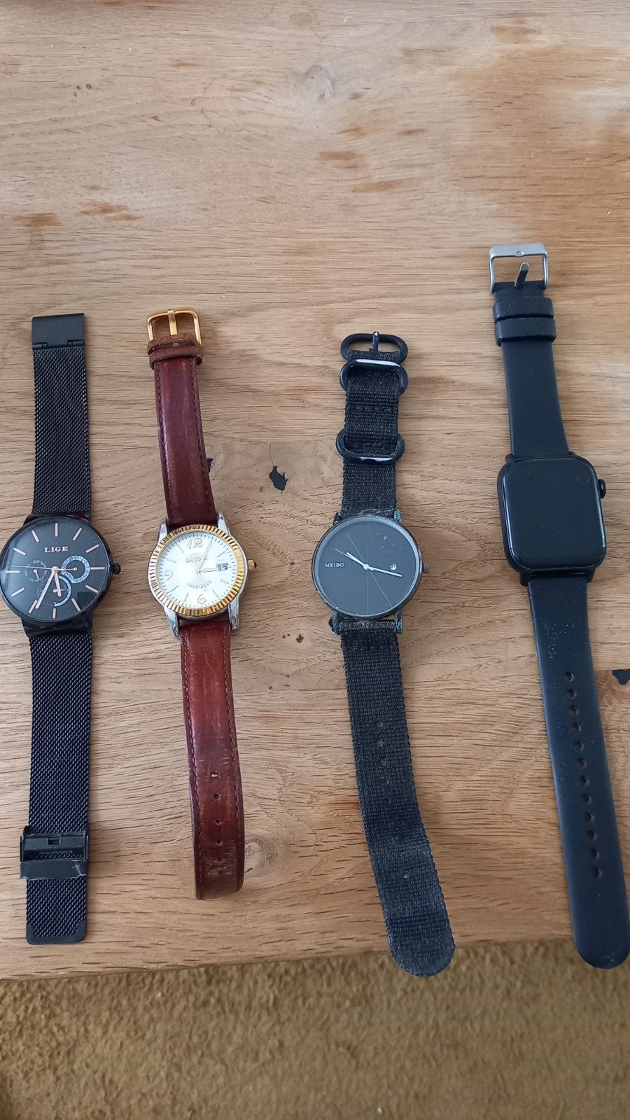 Vier diverse horloges, waaronder een smartwatch, Gebruikt, Zwart, Ophalen of Verzenden, Waterdicht