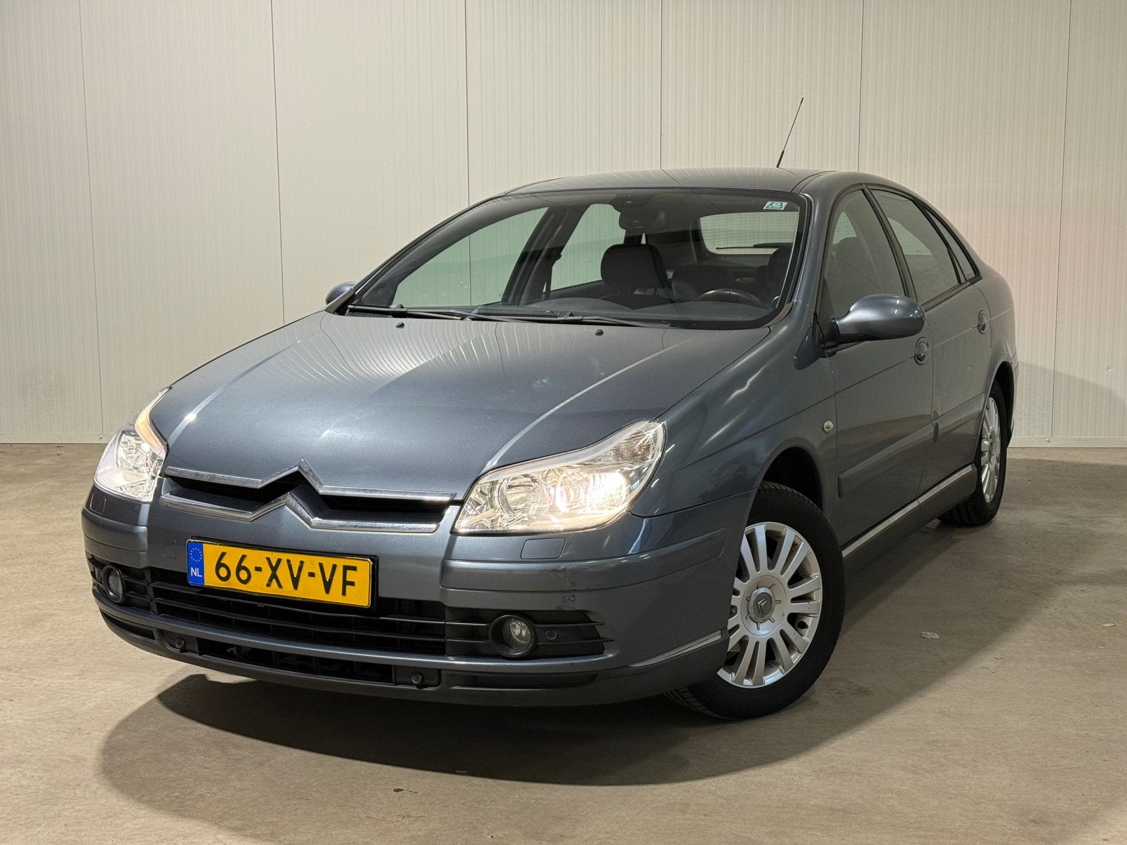 Citroën C5 2.0i 16V Ligne AUTOMAAT CRUISE PDC AIRCO, Auto's, Citroën, Stof, 4 cilinders, 700 kg, Origineel Nederlands