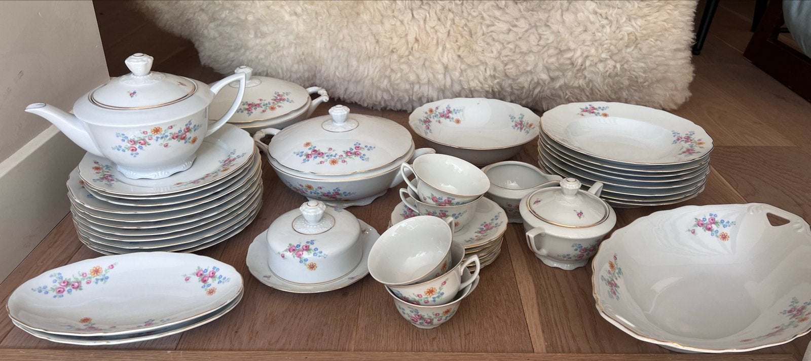 Vintage Czechoslovakia Servies met Bloemetjes Patroon, Ophalen of Verzenden