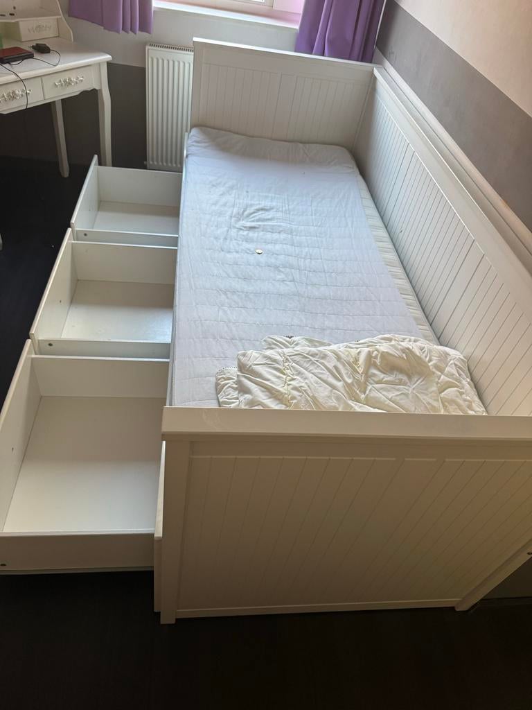 Hemnes bed kast voor kleren en beddengoed, Ophalen of Verzenden, Gebruikt, Tweepersoons, Uitschuifbaar